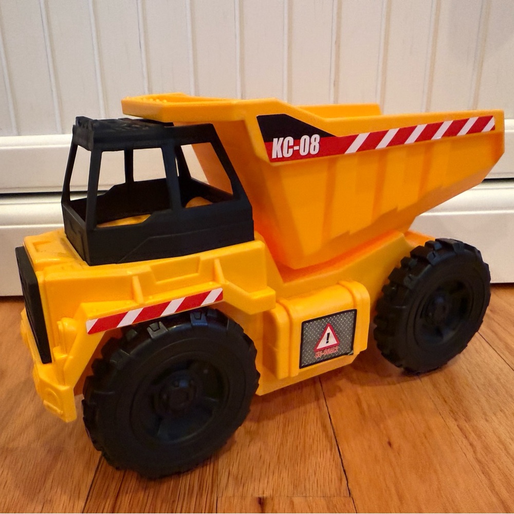 Motor Shop Construction Dump Truck Toy